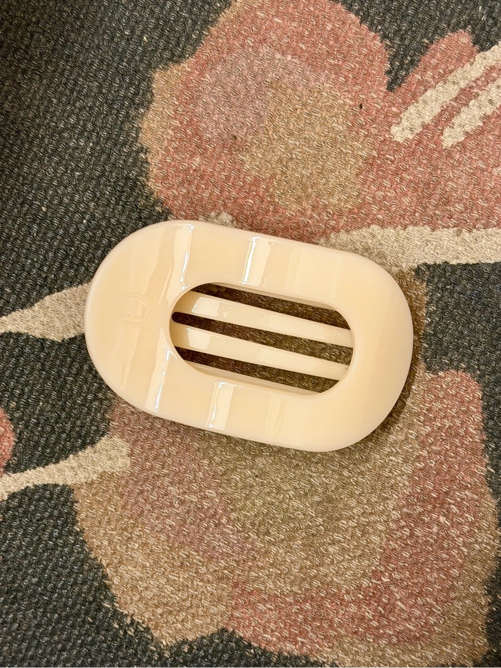 Teleties Cream Flat Hair Claw Clip